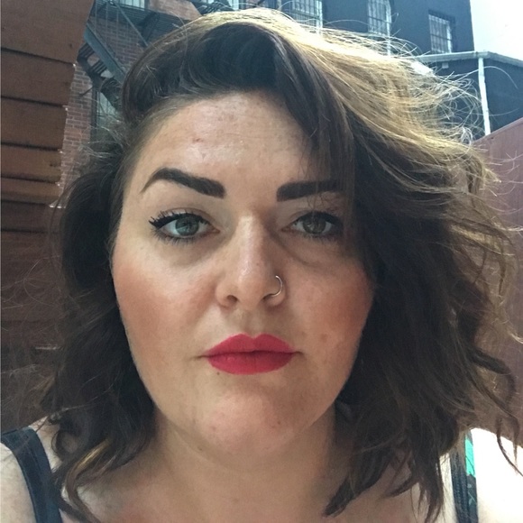 Meet your Posher, Kerri - Picture 1 of 2